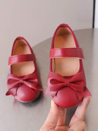 1 双女孩可爱蝴蝶结 PU 时尚边缘舒适轻便钩环平底一脚蹬鞋适合日常穿着