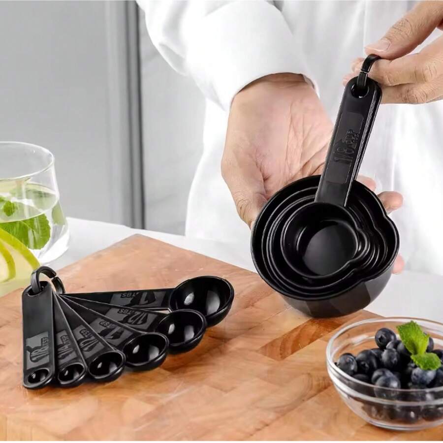 10 件套黑色塑料量杯和量勺套装，可用洗碗机清洗，适用于干性和液体成分的厨房工具 - 黑色 - 查看 1