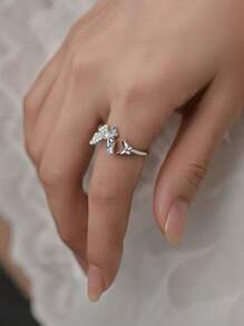 Bagues raffinées en argent sterling à double papillon bleu pour femmes, mode de niche, légèreté et luxe. Bague ouverte à doigt ajustable, design élégant et haut de gamme pour l'annulaire