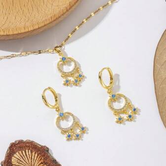 1 套时尚魅力风格铜镶嵌锆石镀 18K 金星月吊坠项链和耳环套装，适合女性日常佩戴，送给朋友的绝佳礼物