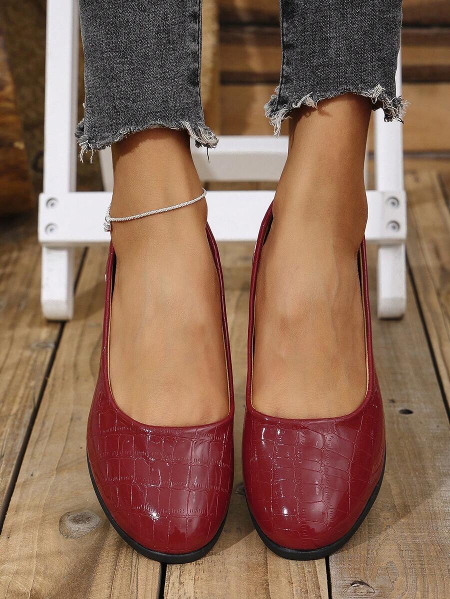 Women's Fashion Fuchsia Crocodile Embossed Patent Leather Heeled Shoes, Comfortable Casual Holiday And Daily Wear, Ideal Choice For All-Day Comfort, Flat Slip-On Round Toe Plus Size Shoes, Suitable For All Seasons, Versatile Classic Elegant Office Casual Shoes, Wedge Shoes For Mothers, Spring/Autumn - Burgundy - View 1