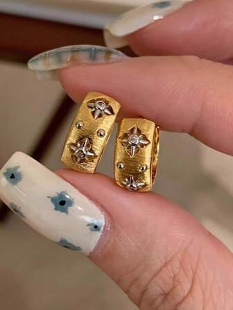 1 件复古金色纹理镂空四叶花耳环，适合女士，精致百搭奢华小众设计耳环配饰