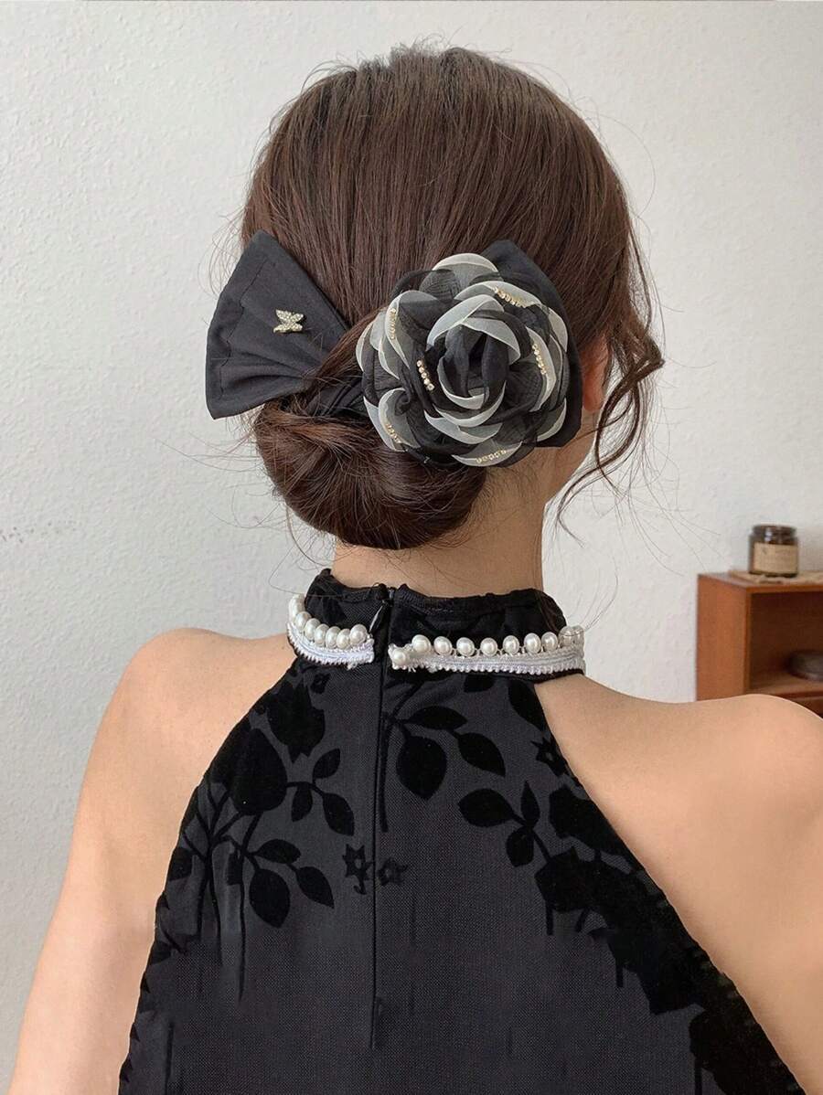 Pinza de pelo elegante con decoración de diamantes de imitación y flores