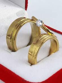 Par Aliança De Casamento 6mm Ele e 8mm Ela + Anel Reta Com Friso Brilhante Noivado Banho Ouro 18k