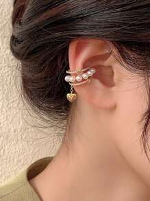 1 pièce pendentif à clip d'oreille en forme de cœur creux à plusieurs couches de perles, en matériau de cuivre de couleur dorée, léger et élégant, convient pour un port quotidien pour les femmes