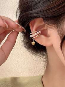 1 pièce pendentif à clip d'oreille en forme de cœur creux à plusieurs couches de perles, en matériau de cuivre de couleur dorée, léger et élégant, convient pour un port quotidien pour les femmes
