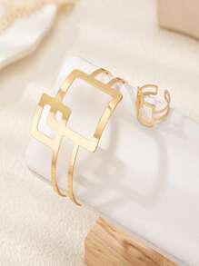 1 件经典时尚大金属圆环方形设计手链，金色方形设计手链，金属质感，高端日常搭配手链