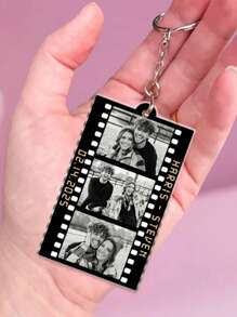 1pc Gepersonaliseerde Foto Film Stijl Sleutelhanger, Gepersonaliseerde Aanpassen Paar Naam En Datum Acryl Sleutelhanger, Gepersonaliseerde Foto Strip Sleutelhanger, Roestvrijstalen Open Ring Sleutelhanger, Gepersonaliseerde Acryl Accessoire, Geschikt Voor Valentijnsdag, Jubileum, Verjaardag, Cadeaus Voor Hem, Haar Vriendje's Cadeau, Gepersonaliseerde Foto Sleutelhanger, Koppel's Cadeau, Gepersonaliseerde Accessoire, Gepersonaliseerd Cadeau, Vakantie Decoratie