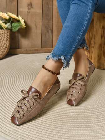 2025年秋季时尚复古棕色平底一脚蹬鞋，休闲户外轻便透气，适合通勤和日常穿着