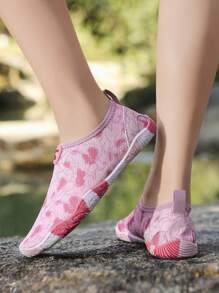 Zapatos para adolescentes y jóvenes para el agua, zapatos para subir corrientes, sin cordones, fáciles de usar, antideslizantes, cómodos y transpirables, para fitness en interiores, deportes y playa. (Estampado aleatorio en las suelas)