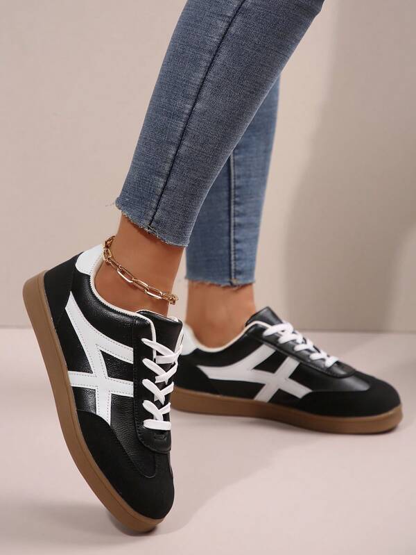 Tênis casuais retrô da moda feminina, tamanho 35-43, calçados esportivos de skate confortáveis, versáteis e de fundo plano, antiderrapantes e resistentes ao desgaste, adequados para primavera e outono