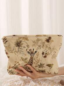 Nécessaire de veludo cotelê com estampa de girafa e vaca, com zíper, leve e funcional, ideal para guardar maquiagem e outros itens essenciais para a volta às aulas. Perfeita para organizar seus materiais escolares. - Multicolorido - Ver 1