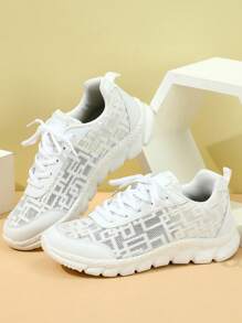 男士白色休闲跑鞋，新款透气网眼运动鞋，四季百搭运动便鞋