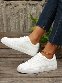 1 par de zapatillas deportivas casuales versátiles para uso diario y al aire libre, con estilo de monopatín, puntera redonda y cordones a rayas, para mujer