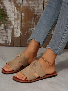 女士平底拖鞋金属豹头装饰绒面革拼布绑带设计卡其色沙滩凉鞋，优雅优质夏季度假风格