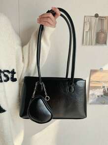 Czerwony wisiorek w kształcie serca, kwadratowa torba z wzorem bagietki, torba typu tote z połyskującą fakturą, woskowana olejem, torba na ramię.