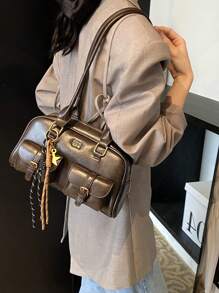 Tecido à Prova d'Água de Cor Sólida PU Estilo Palhaço Clássico, Design Decorativo com Gráfico de Letras, Bolsa de Casca com Vários Bolsos, Bolsa de Ombro, Bolsa de Axila, Design Decorativo de Pingente, Adequado para Viagem, Compras, Transporte, Festa, Encontro e Uso no Ano Novo - Café - Visão 3