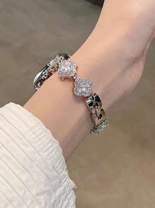 1pc Compatible With Apple Watch Strap Women Silver Bracelet, Apple WatchBand Using Diamond Flower Design, Set Auger Metal Strap, Compatible With Apple Watch 38/40/41/42/44/45/46/49 Mm, Compatible With Apple Watch Strap Series Ultra/SE10 9/8/7/6/5/4/3/2/1, Stylish Elegance,Suitable For Daily, Leisure, Business