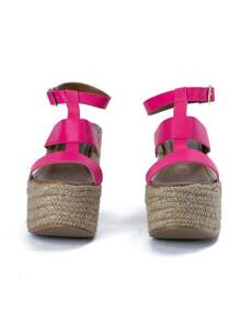 Estas alpargatas para mujer cuentan con un diseño abierto y una plataforma forrada de yute natural. El ajuste con pulsera con hebilla garantiza comodidad y seguridad. Fabricadas con material sintético, son perfectas para un look veraniego y casual. - Rosa - Ver 4