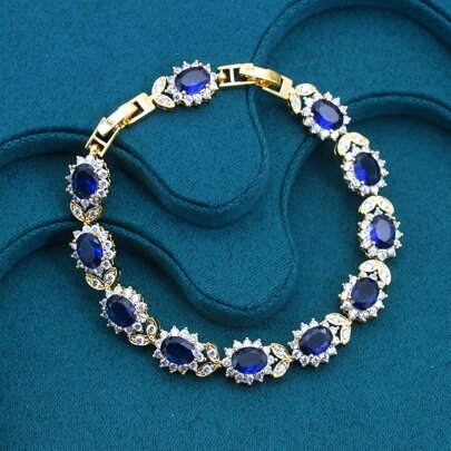 1件优雅复古风手链，镶嵌蓝色锆石，18K镀金，可调节，适合日常佩戴和送礼，四季皆宜，是情人节的理想之选。