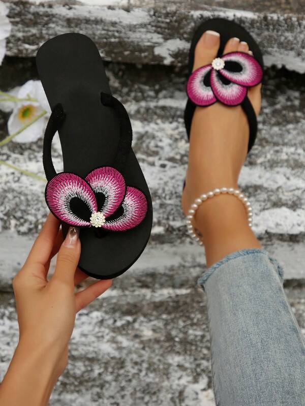 Embroidered Floral Flip Flops, Peacock Pattern Women Beach Sandals, Fashion Women Casual Comfort Slip-On Flat Slippers. This Is A Size-Small Shoe, Please Choose The Appropriate Size For Yourself. Please Do Not Leave A Bad Review, As The Shoe's Advantage Is That It Is Relatively Soft And Lightweight, Not A Hard Sole. It Is A Soft-Soled Shoe, Not Unstable. Please Do Not Leave A Bad Review, It Is A Comfortable And Casual Shoe.