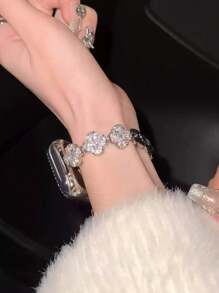 1pc Compatible With Apple Watch Strap Women Silver Bracelet, Apple WatchBand Using Diamond Flower Design, Set Auger Metal Strap, Compatible With Apple Watch 38/40/41/42/44/45/46/49 Mm, Compatible With Apple Watch Strap Series Ultra/SE10 9/8/7/6/5/4/3/2/1, Stylish Elegance,Suitable For Daily, Leisure, Business