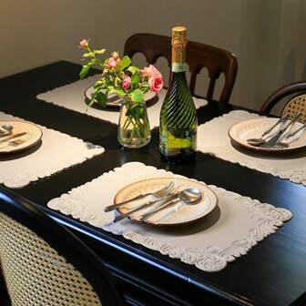 4 件装方形皮革压花餐垫，防水可洗餐桌垫，隔热垫，防油耐热，适用于家庭和餐厅