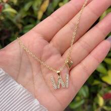 1 pièce Pendentif initiale A-Z en cuivre doré et cubique zircone, avec un collier en forme de cœur, minimaliste et élégant, convient aux hommes et aux femmes, idéal pour un port quotidien, les déplacements, les anniversaires, les sorties, les cadeaux d'anniversaire ou de fête
