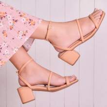 Sandália Feminina Salto Bloco Grosso Lançamento Confortavel Dourada