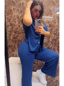 Este elegante conjunto de dama compuesto por un pantalón recto mujer y una camisa de manga corta mujer con botones es la opción perfecta para un look chic y cómodo. Hecho con tela acatalanada, este conjunto destaca por su diseño moderno y sofisticado, ideal tanto para la oficina como para una salida casual. El pantalón recto de vestir se combina perfectamente con la camisa de manga corta, ofreciendo una prenda versátil y cómoda para el día a día. Con este conjunto pantalón y camisa, tendrás un estilo único y elegante que se adapta a cualquier ocasión - azul real - Ver 5