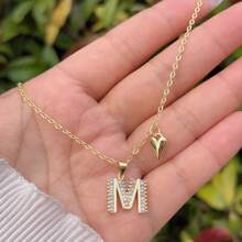 1 pièce Pendentif initiale A-Z en cuivre doré et cubique zircone, avec un collier en forme de cœur, minimaliste et élégant, convient aux hommes et aux femmes, idéal pour un port quotidien, les déplacements, les anniversaires, les sorties, les cadeaux d'anniversaire ou de fête