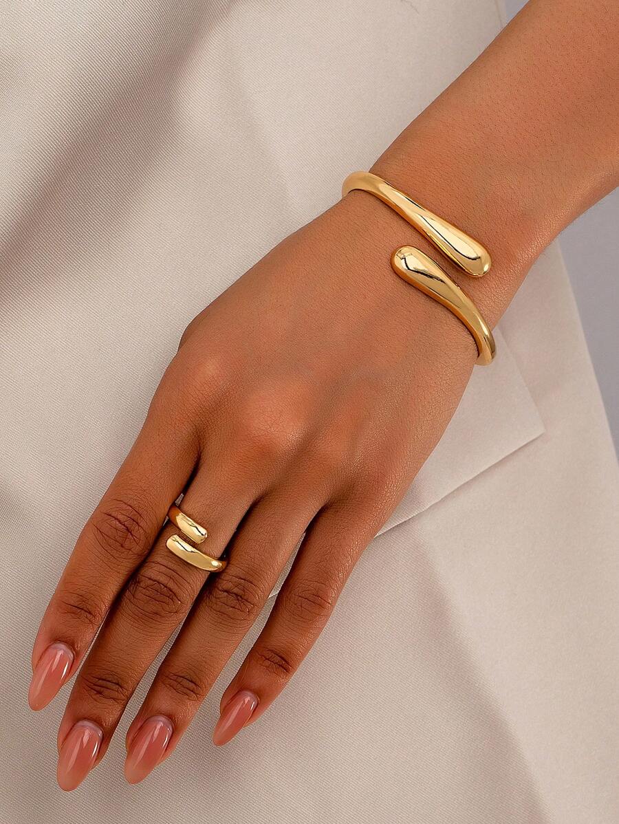 2 件优雅简约金属纹理金手镯和粗戒指首饰套装，适合女性日常佩戴、聚会、约会和礼物
