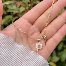 1 pièce Pendentif initiale A-Z en cuivre doré et cubique zircone, avec un collier en forme de cœur, minimaliste et élégant, convient aux hommes et aux femmes, idéal pour un port quotidien, les déplacements, les anniversaires, les sorties, les cadeaux d'anniversaire ou de fête