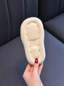 Pantuflas tipo slip-on con diseño de nube para niños, patrón blanco lindo, suela antideslizante suave y liviana, sandalias casuales de moda unisex para interiores/exteriores para niños pequeños y niños