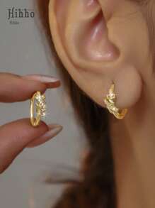 Hihho 1 paire de boucles d'oreilles élégantes en cuivre à motif croisé, incrusté de cubique zirconium brillant. Design minimaliste polyvalent pour femmes, boucles d'oreilles à spirale convenant pour un port quotidien et pour les fêtes