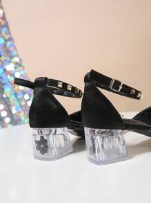 Damskie satynowe sandały na grubej podeszwie z jedną klamrą, zdobione kryształkami, z odkrytymi palcami i nitami, seksowne, odpowiednie do codziennego noszenia i na imprezę