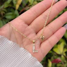 1 pièce Pendentif initiale A-Z en cuivre doré et cubique zircone, avec un collier en forme de cœur, minimaliste et élégant, convient aux hommes et aux femmes, idéal pour un port quotidien, les déplacements, les anniversaires, les sorties, les cadeaux d'anniversaire ou de fête