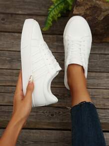 1 par de zapatillas deportivas casuales versátiles para uso diario y al aire libre, con estilo de monopatín, puntera redonda y cordones a rayas, para mujer