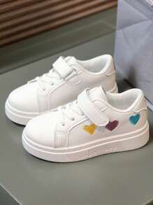 适合女孩的舒适休闲低帮运动鞋，心形刺绣 PU 材质，适合所有季节 - 白色 - 查看 7