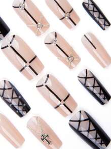 Sanrio Instantly Upgrade Your Look With 24pcs Street Punk Creative Dark Series Goth Style Black Check Pattern&Silver Metal Chain And 3D Metal Decor,Suitable For Cool And Handsome Girls And Women With Unique Personalities To Use In Daily Life And Party Press On Nails