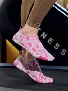 Zapatos para adolescentes y jóvenes para el agua, zapatos para subir corrientes, sin cordones, fáciles de usar, antideslizantes, cómodos y transpirables, para fitness en interiores, deportes y playa. (Estampado aleatorio en las suelas)