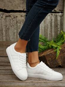 1 par de zapatillas deportivas casuales versátiles para uso diario y al aire libre, con estilo de monopatín, puntera redonda y cordones a rayas, para mujer