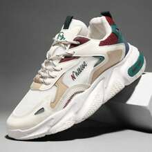 Nouveaux chaussures de sport respirantes coréennes pour hommes au printemps, chaussures épaisses et imposantes à semelles épaisses, chaussures de sport décontractées pour hommes.