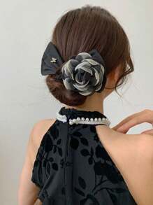 Pinza de pelo elegante con decoración de diamantes de imitación y flores