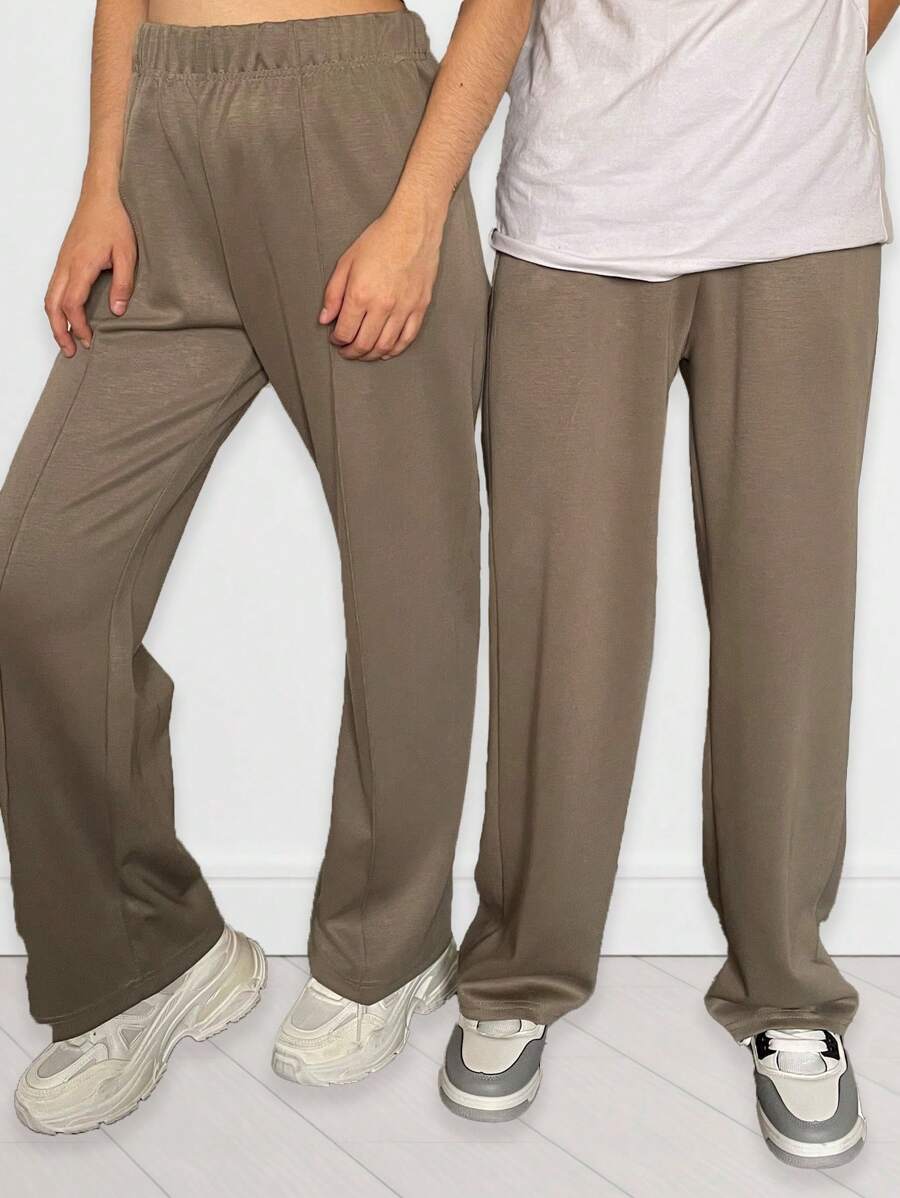 Set de 2 pantalones para mujer y hombre, kit de pareja, casuales y elegantes, colores sólidos, muy frescos y ligeros, aptos para temporadas de primavera y verano. Tela de poliéster, algodón y elastano, ajuste de cintura natural con resorte. El pantalón del hombre cuenta con bolsillos y cordón de ajuste. Las tallas de los pantalones están especificadas en la tabla de tallas en las fotos. Según la talla del kit que elijas, te llegarán las tallas de los pantalones. - Gris - Ver 1