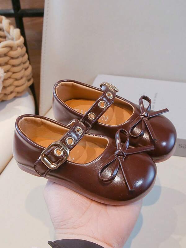 1 paio di ballerine piatte color marrone con punta tonda e cinturino alla caviglia, per bambini, versatili