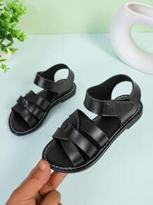1 paire de sandales plates à bout fermé en PU tissé noir pour filles, à la mode et mignonnes, adaptées aux garçons et aux filles de 3 à 15 ans, tenue décontractée au quotidien, nouvelle collection printemps/été 2025