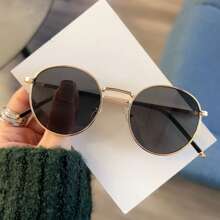 Oval Shaped Fashionable Glasses With Adjustable Nose Pads, Suitable For Strolling, Beach Parties.