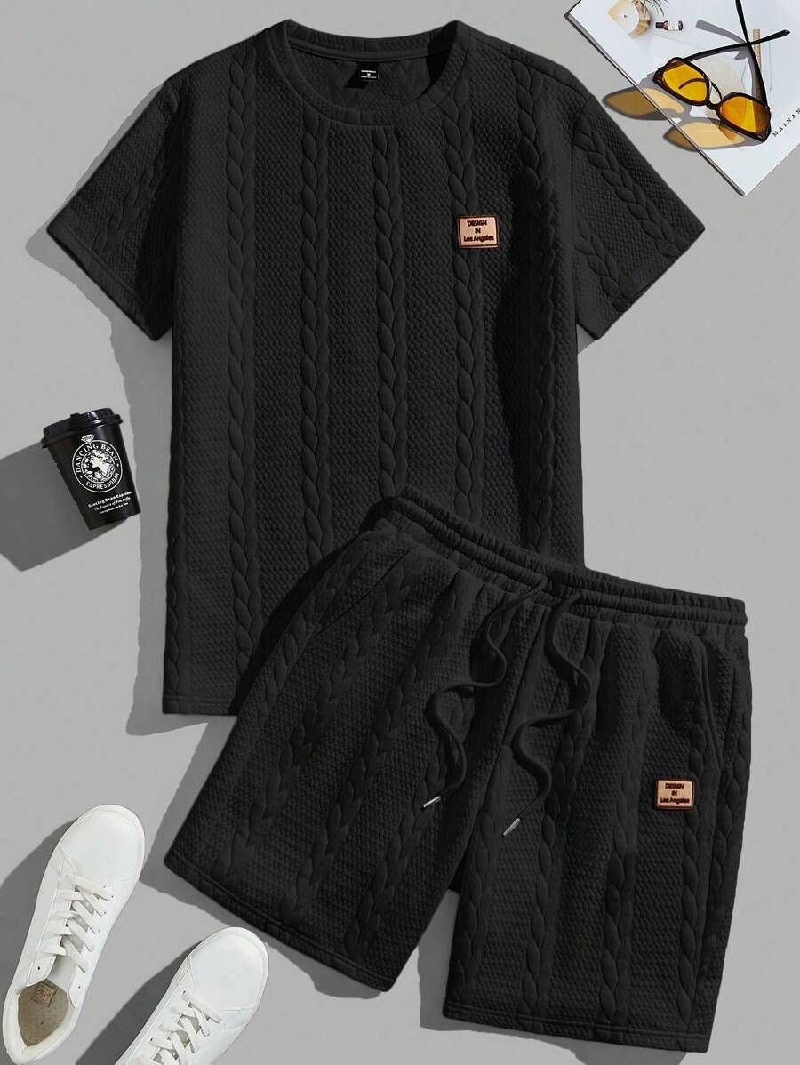 Traje informal para hombre (camiseta de manga corta con cuello redondo y estampado de letras + pantalón corto con cintura ajustable) - Negro - Ver 1