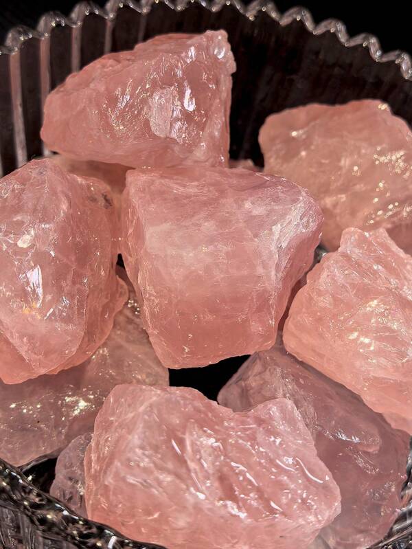 QYDCX Natural Rose Quartz Raw Crystal Stone Gemstones Bulk Crystals Rocks For Tumbling Bulk Rose Quartz Rough Crystal Stones For Home Office Decoration / DIY Jewelry Making, Flower Pot Fish Tank Decorative Stone, Aroma Stone Diffuser, Reiki Energy Balancing Meditation Healing, Christmas Stocking Stuffers, Valentine's Day New Year Decoration